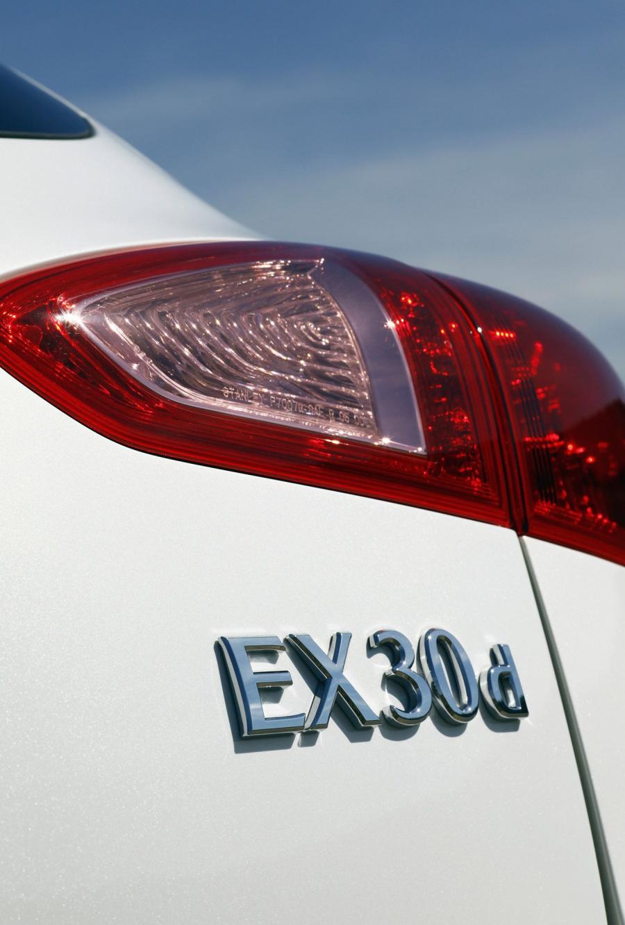  Infiniti EX30d GT 2011 года  (фото 2 из 10)